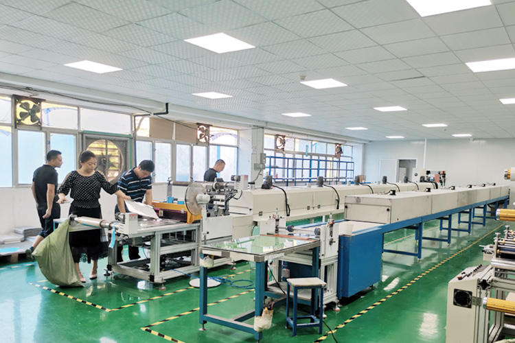 J9直营集团导热硅胶片生产风采展示