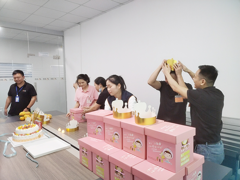 J9直营集团导热材料:举办员工生日会 爱心传递暖人心 J9直营集团导热材料:举办员工生日会 爱心传递暖人心